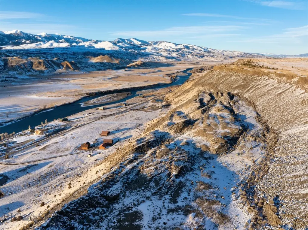 198 E River Road Emigrant MT 59027