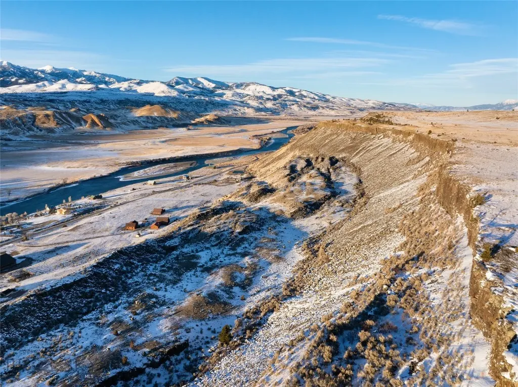 198 E River Road Emigrant MT 59027