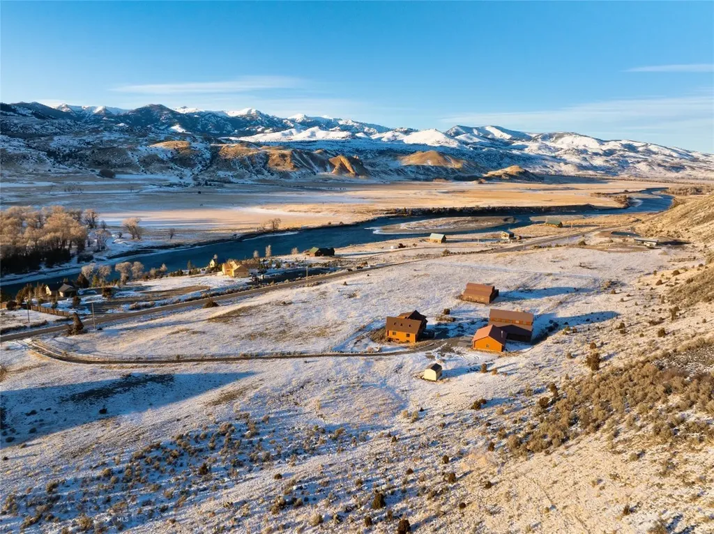 198 E River Road Emigrant MT 59027