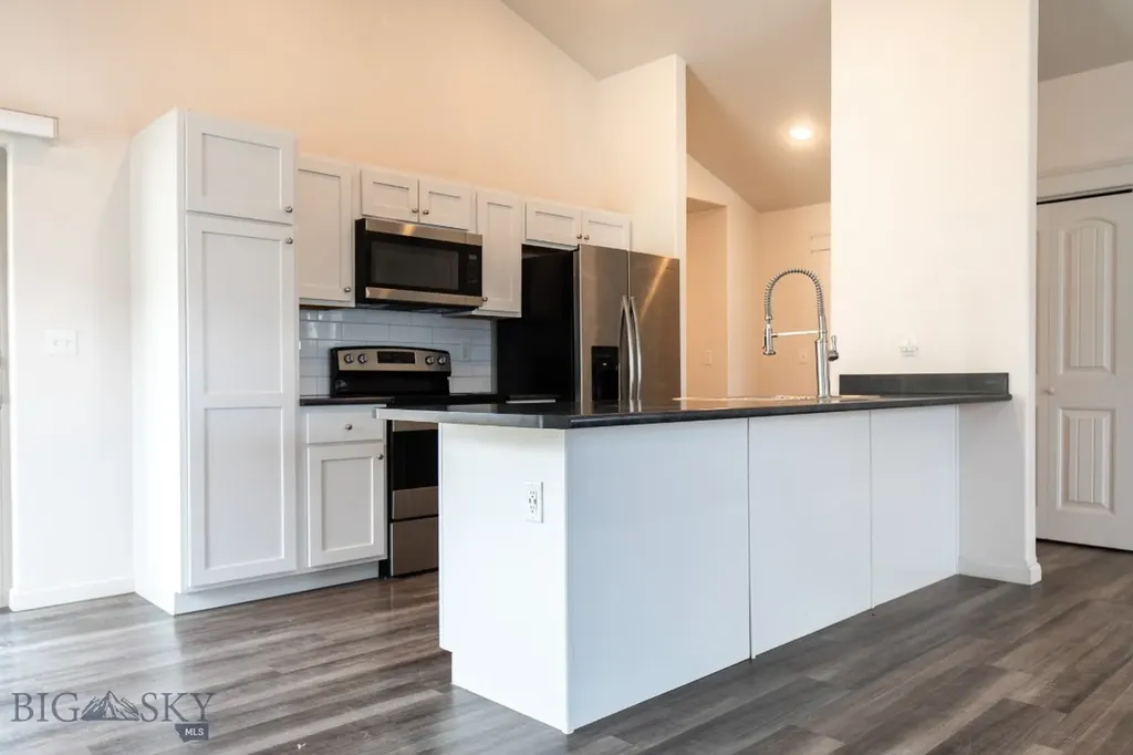 1718 Shelby Avenue Belgrade MT 59714
