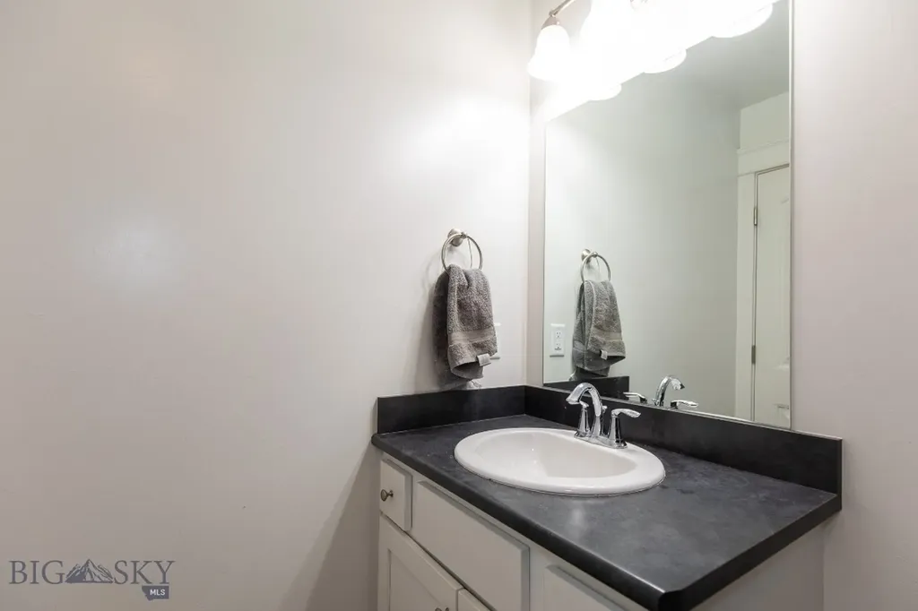1718 Shelby Avenue Belgrade MT 59714