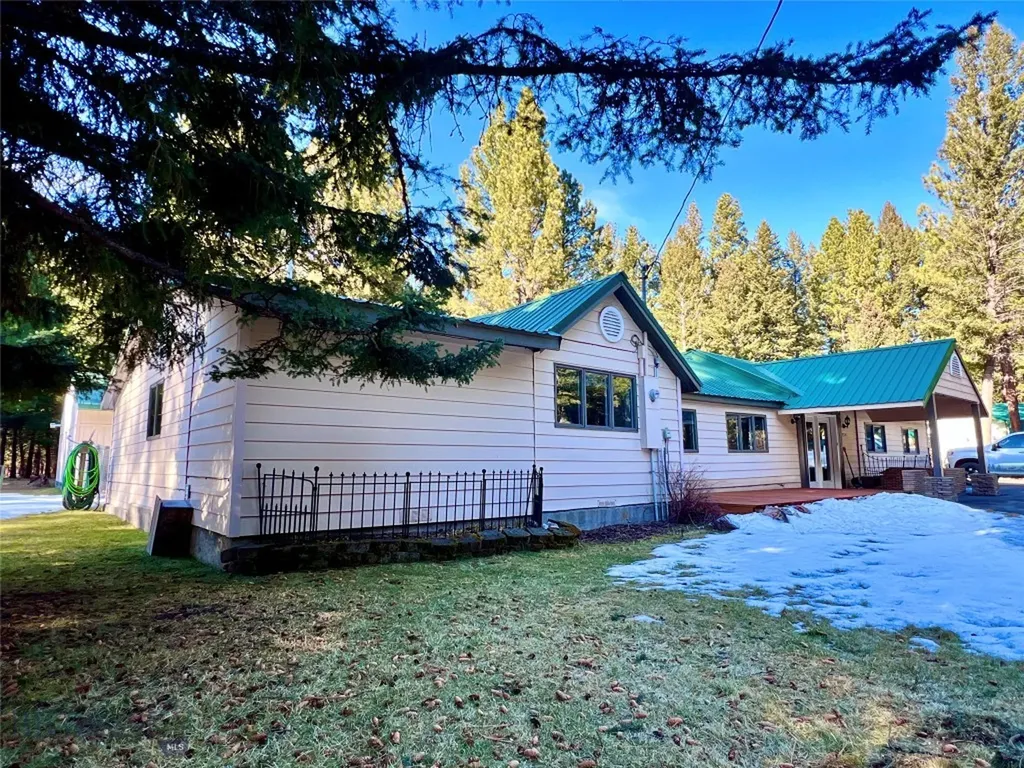 208 4th Lincoln MT 59639