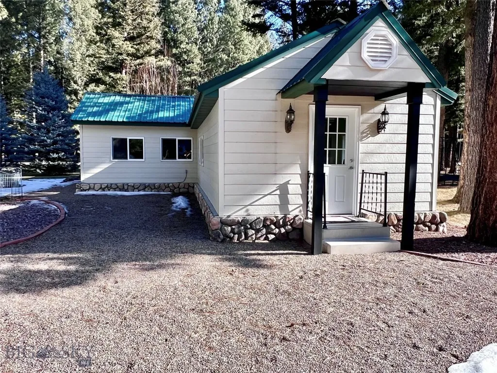 208 4th Lincoln MT 59639