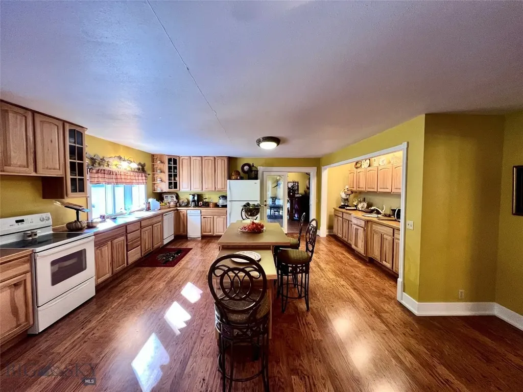 208 4th Lincoln MT 59639