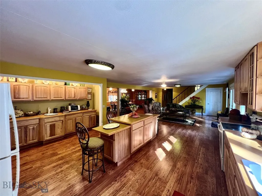 208 4th Lincoln MT 59639