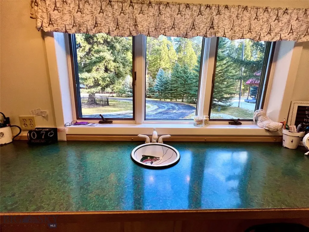 208 4th Lincoln MT 59639