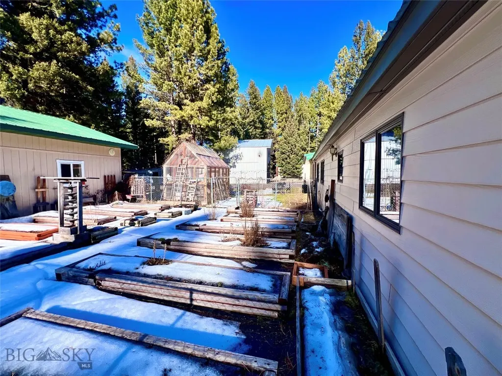 208 4th Lincoln MT 59639