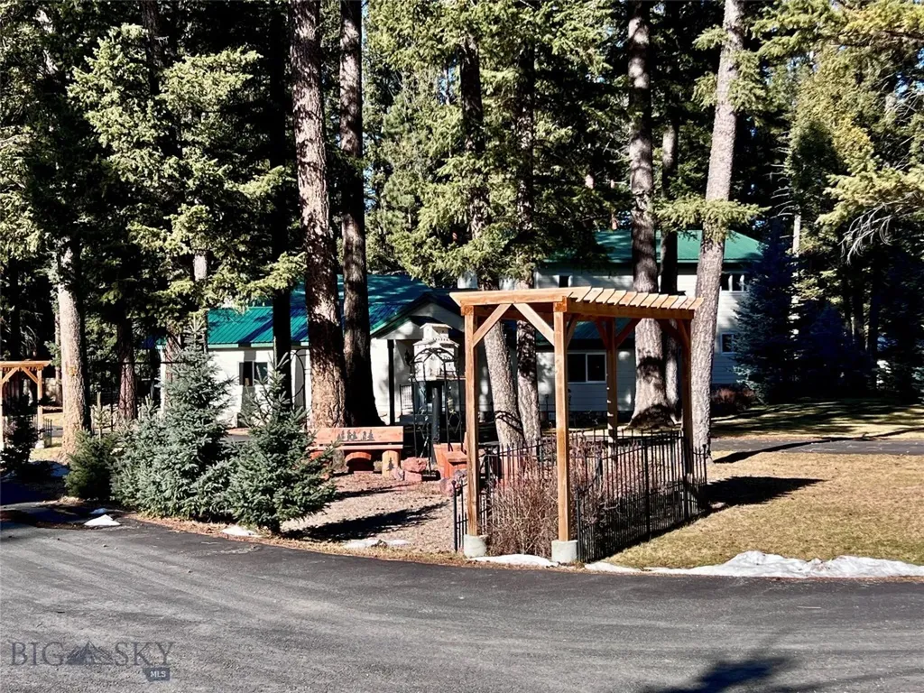 208 4th Lincoln MT 59639