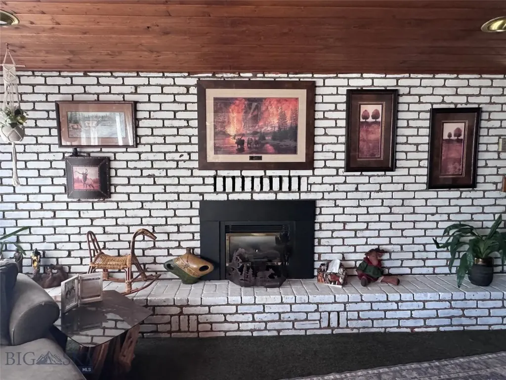1353 Dewey Butte MT 59701