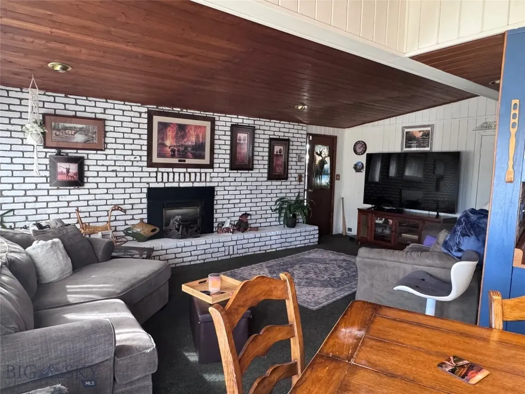 1353 Dewey Butte MT 59701