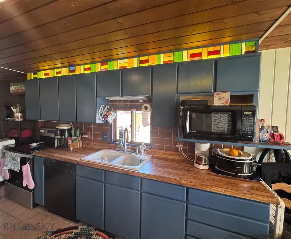 1353 Dewey Butte MT 59701