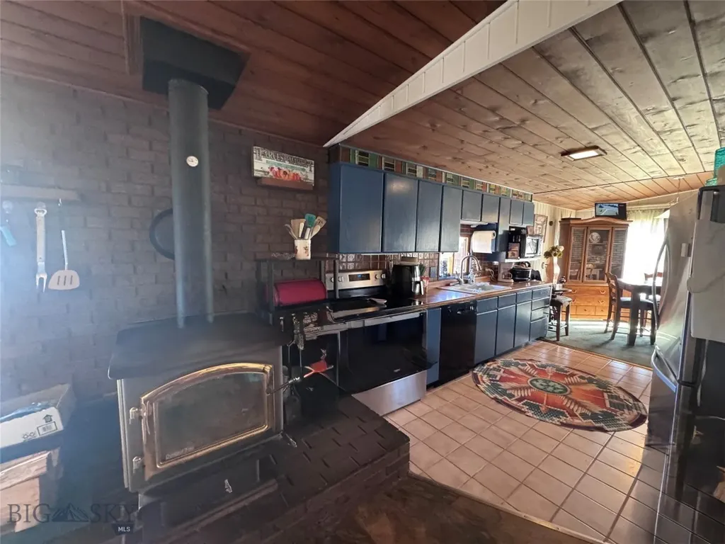 1353 Dewey Butte MT 59701