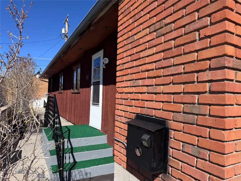 1353 Dewey Butte MT 59701