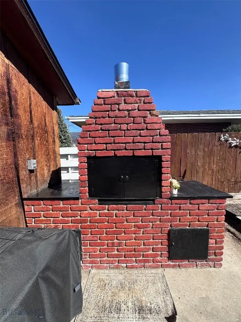 1353 Dewey Butte MT 59701