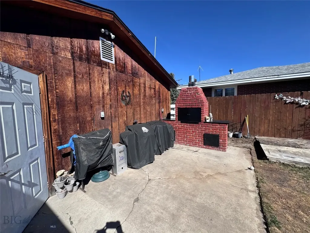 1353 Dewey Butte MT 59701
