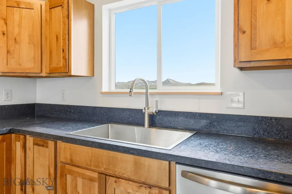 2 Saddle View Circle Three Forks MT 59752