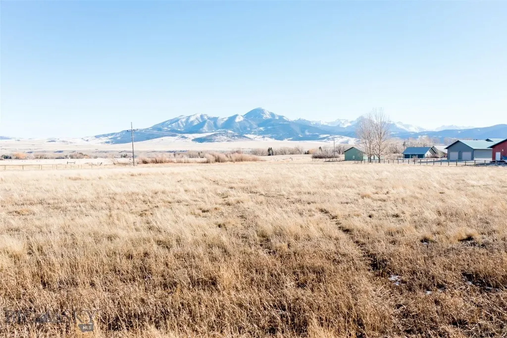 17 W Point Livingston MT 59047