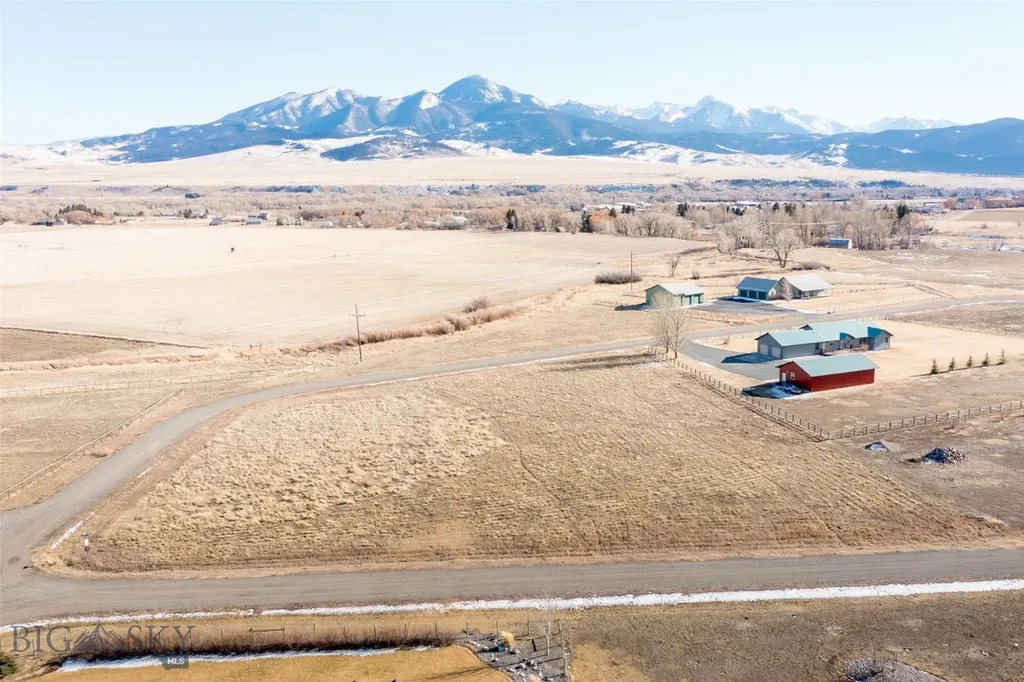 17 W Point Livingston MT 59047