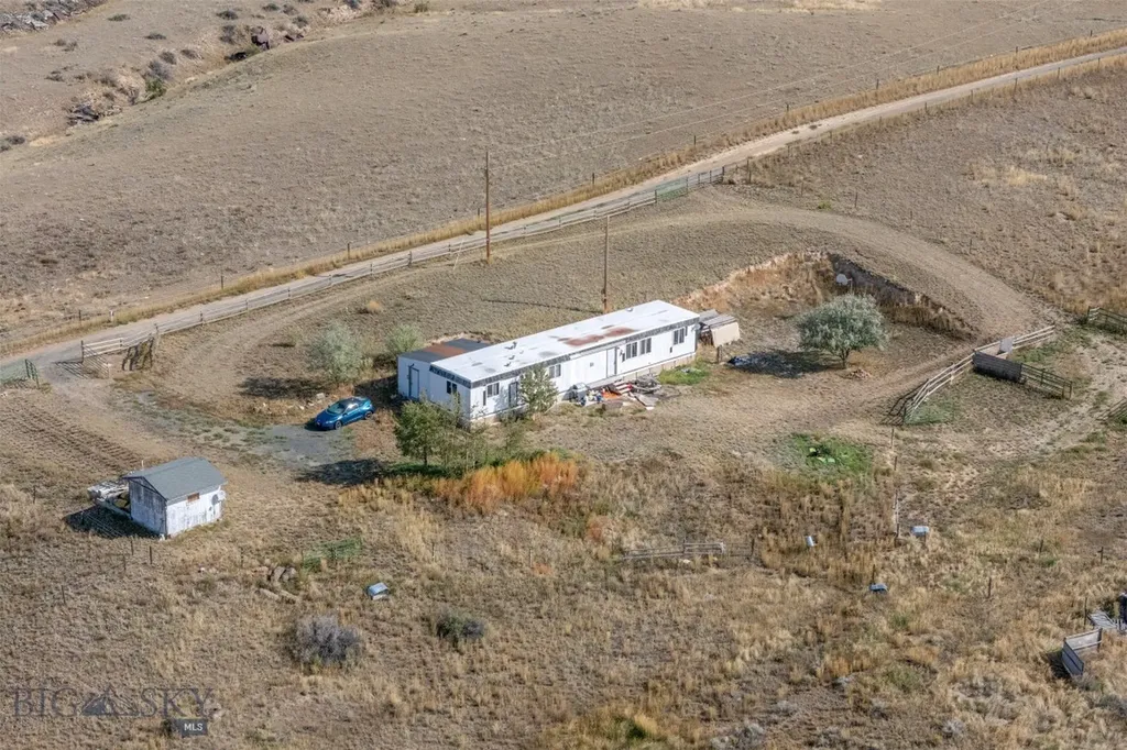 23 Holdsworth Road Whitehall MT 59759