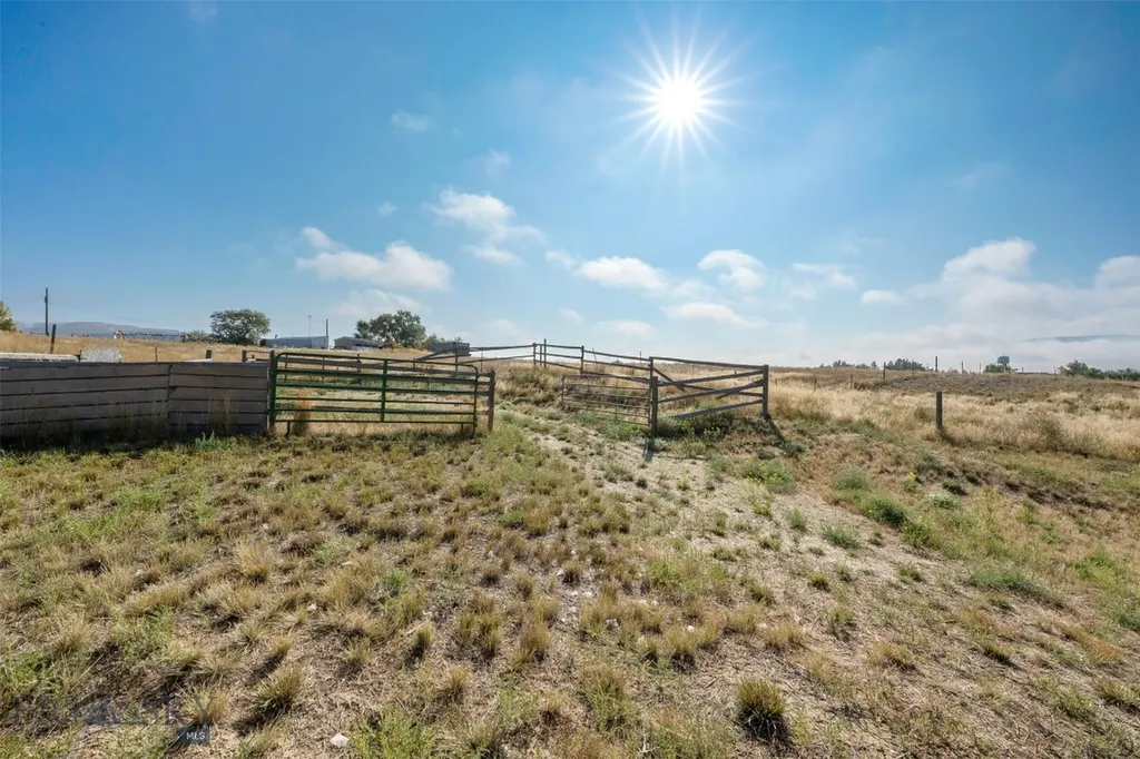23 Holdsworth Road Whitehall MT 59759
