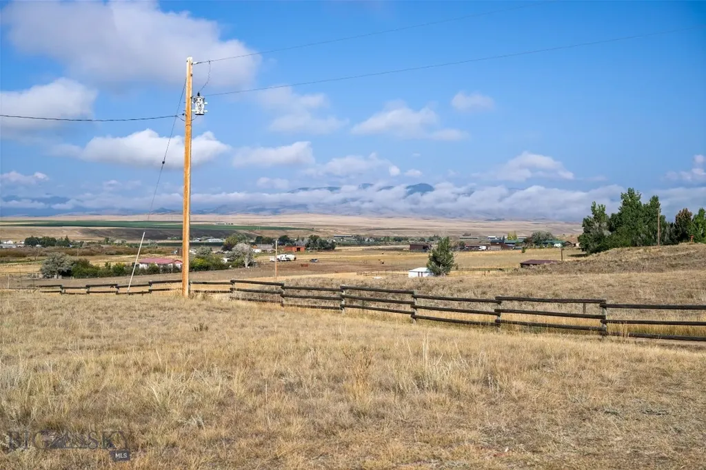 23 Holdsworth Road Whitehall MT 59759