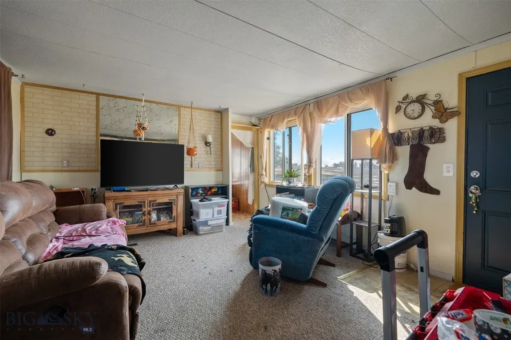 23 Holdsworth Road Whitehall MT 59759