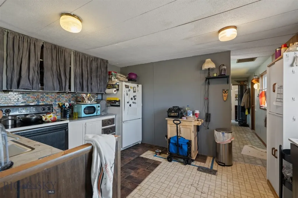 23 Holdsworth Road Whitehall MT 59759