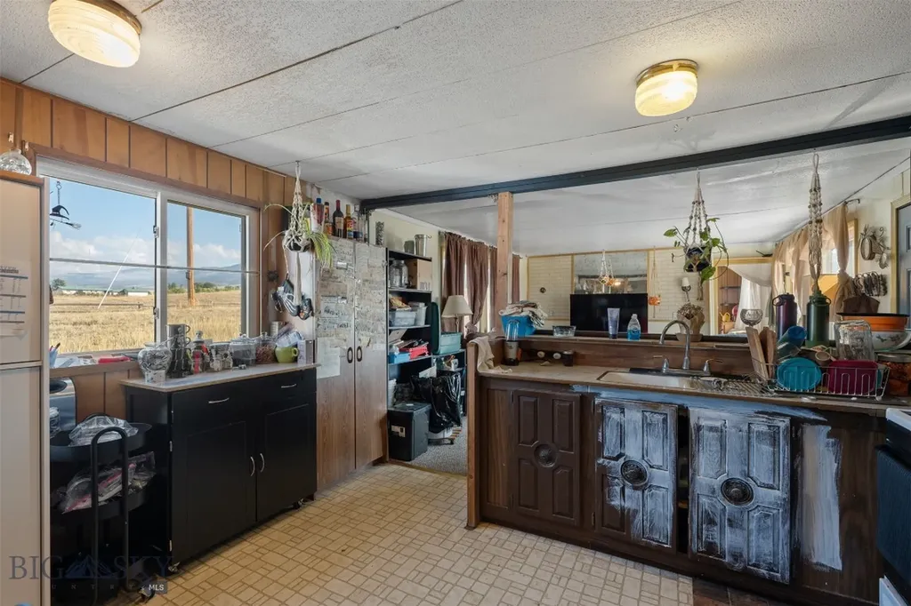23 Holdsworth Road Whitehall MT 59759