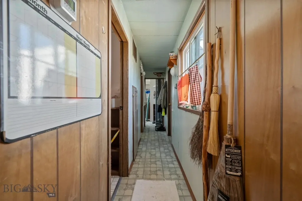 23 Holdsworth Road Whitehall MT 59759
