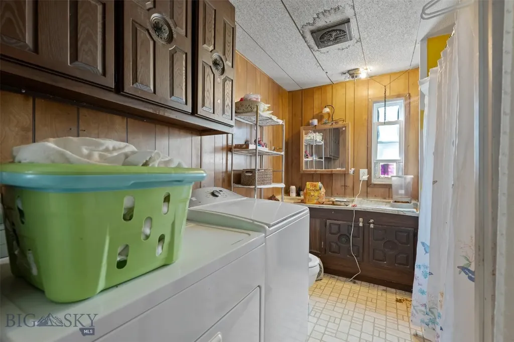 23 Holdsworth Road Whitehall MT 59759