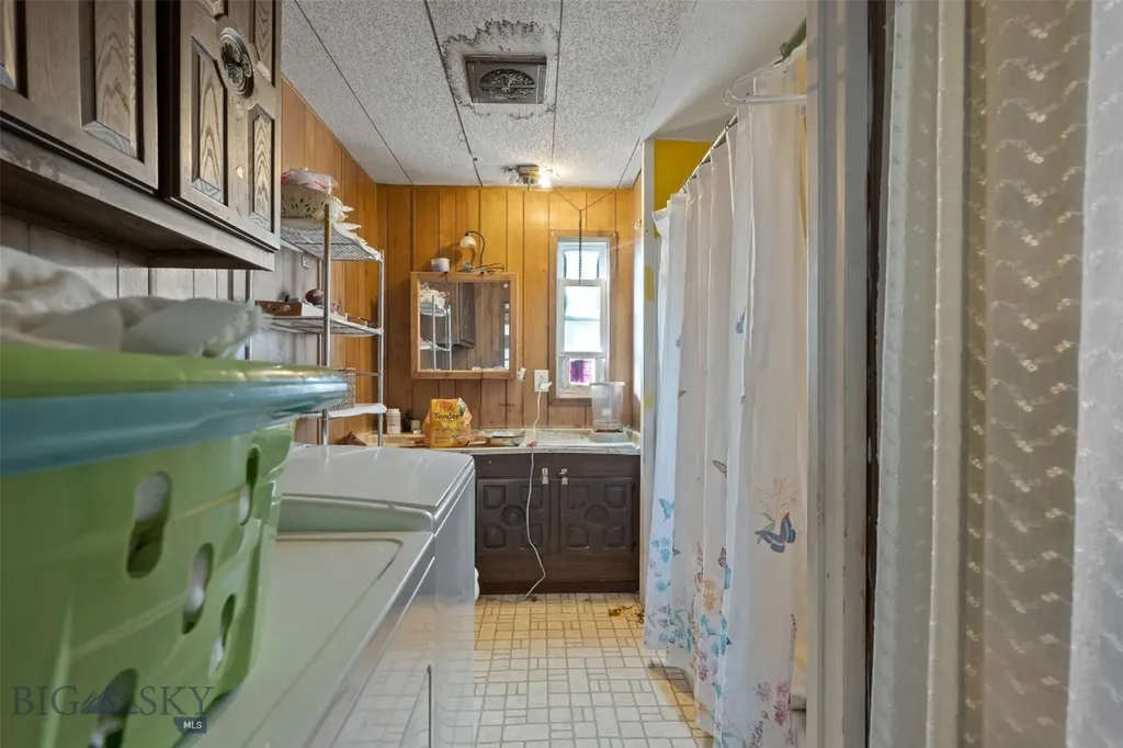 23 Holdsworth Road Whitehall MT 59759