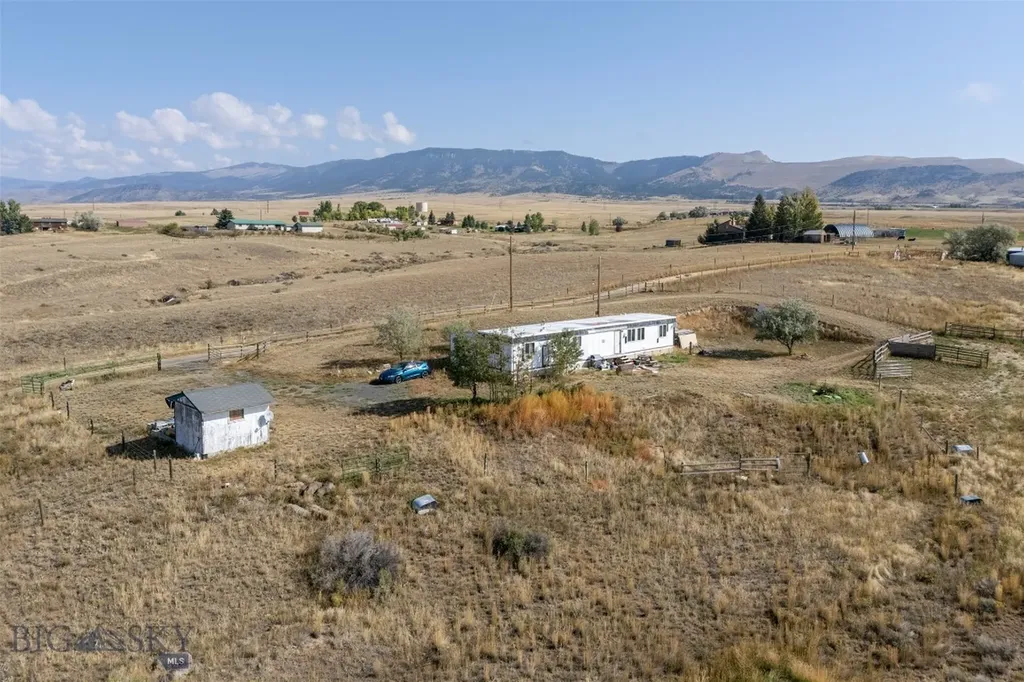 23 Holdsworth Road Whitehall MT 59759