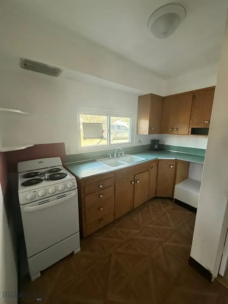 1521 NW 1st Avenue Great Falls MT 59404