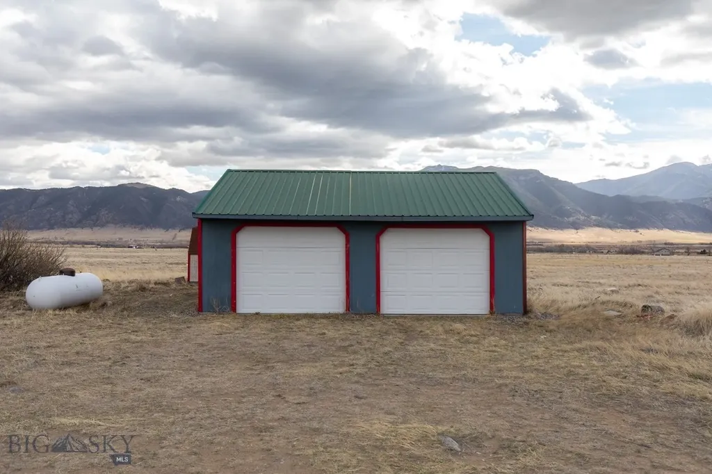 1406 Jack Rabbit Lane Whitehall MT 59759