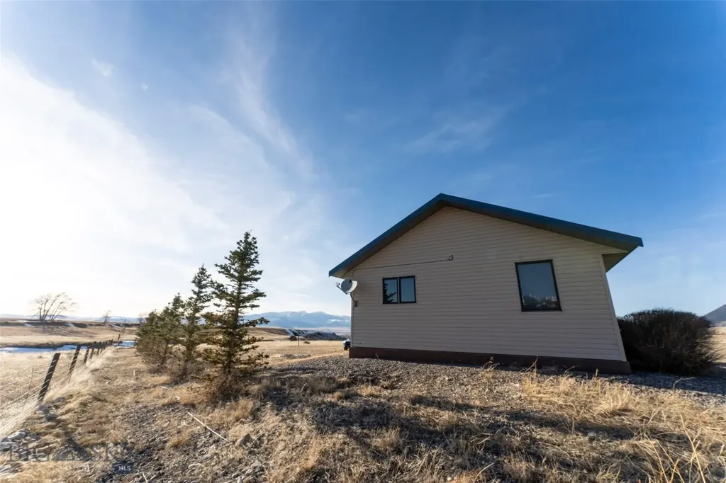 36 Rowdy Ennis MT 59729