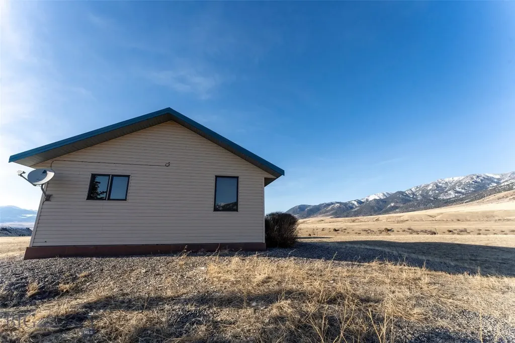 36 Rowdy Ennis MT 59729