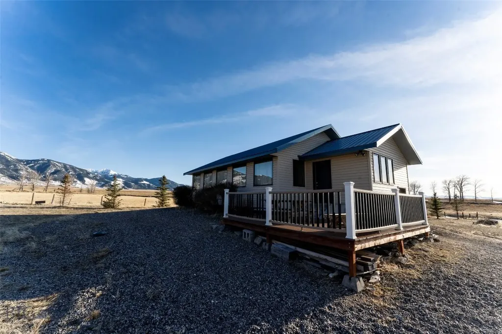 36 Rowdy Ennis MT 59729