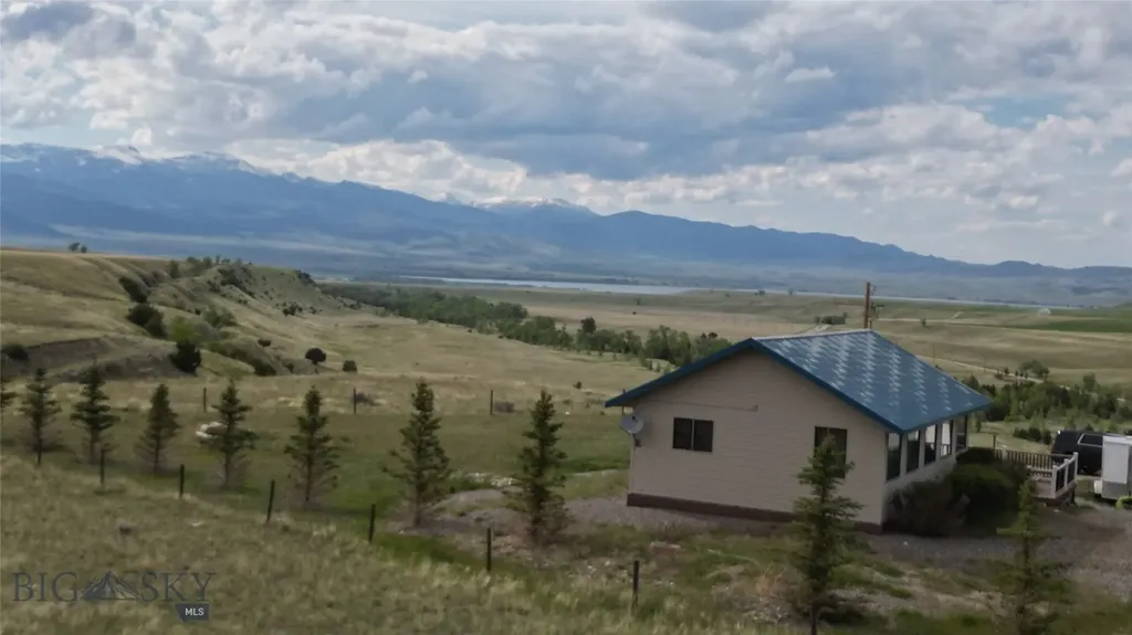 36 Rowdy Ennis MT 59729