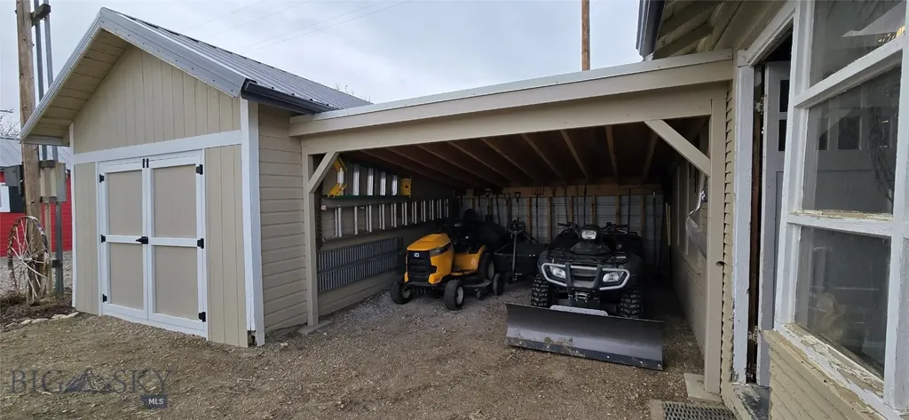 112 6th Avenue N Winifred MT 59489