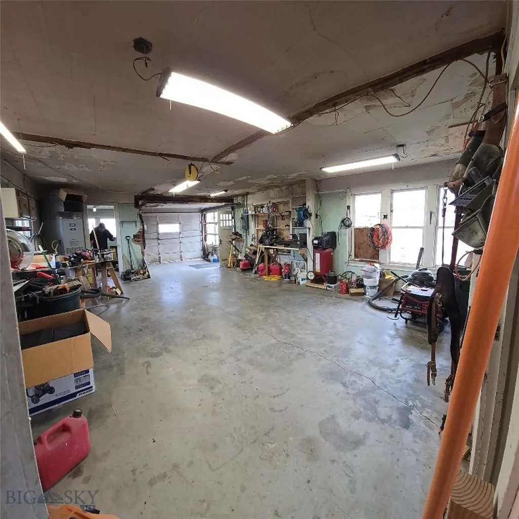 112 6th Avenue N Winifred MT 59489