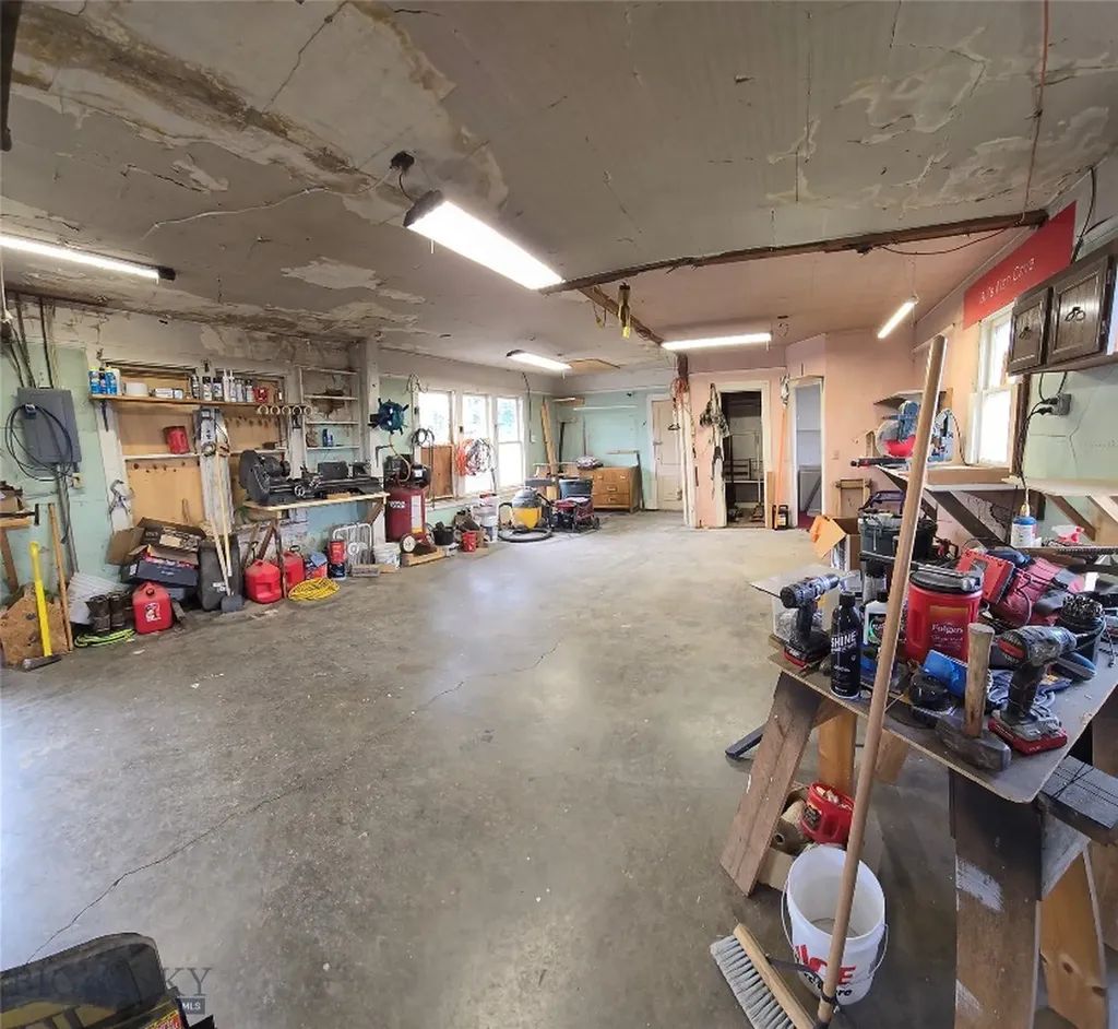 112 6th Avenue N Winifred MT 59489