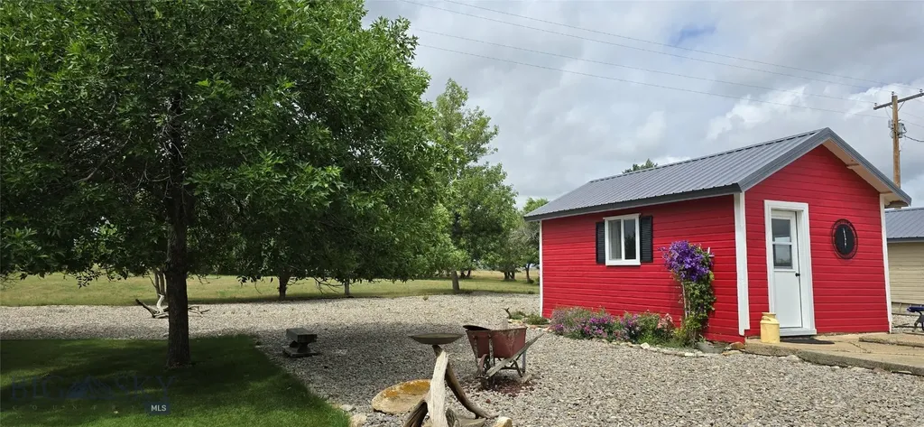 112 6th Avenue N Winifred MT 59489