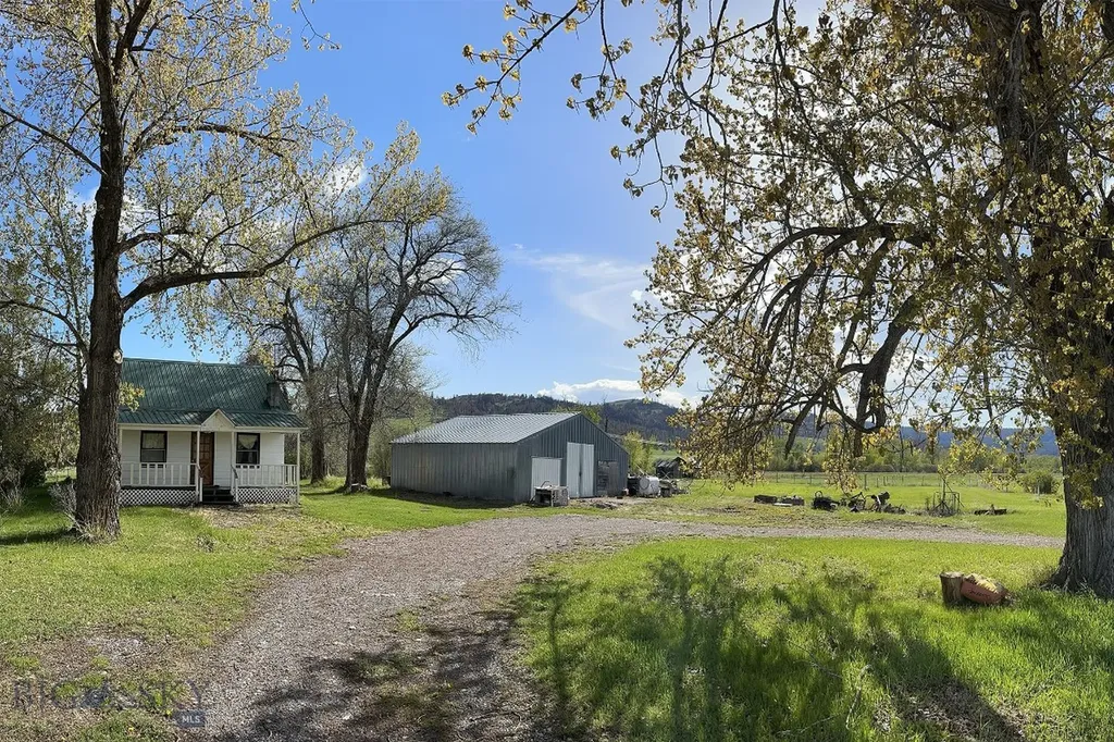 43793 Pinot Noir Loop Dayton MT 59914