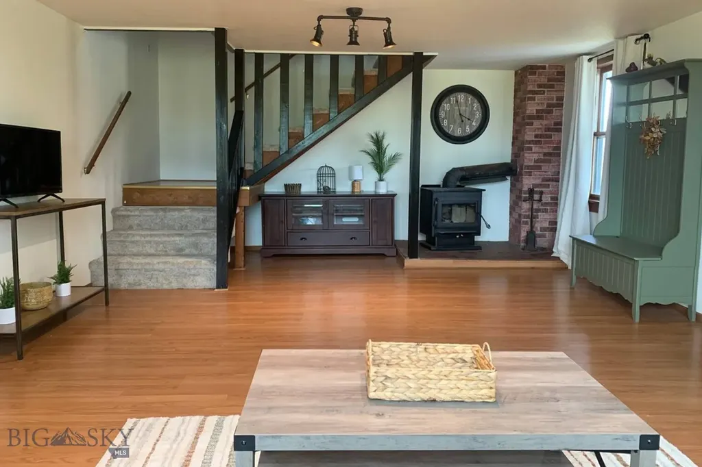43793 Pinot Noir Loop Dayton MT 59914