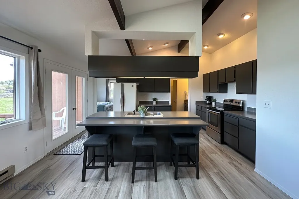 43793 Pinot Noir Loop Dayton MT 59914