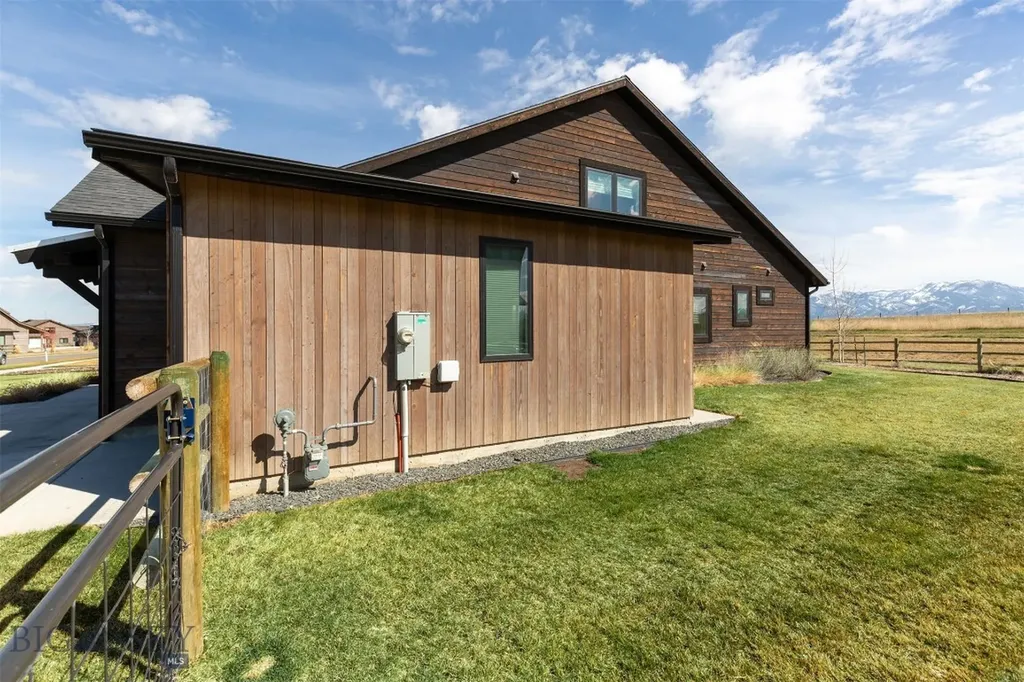 897 White Horse Loop Bozeman MT 59718