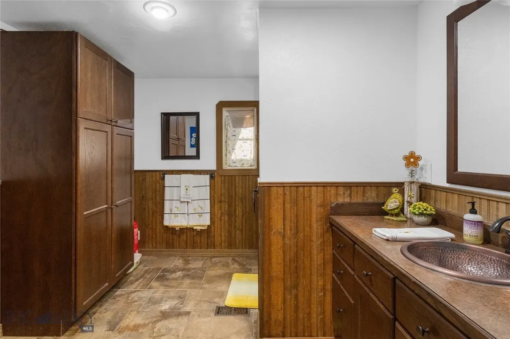 2530 Kossuth Butte MT 59701