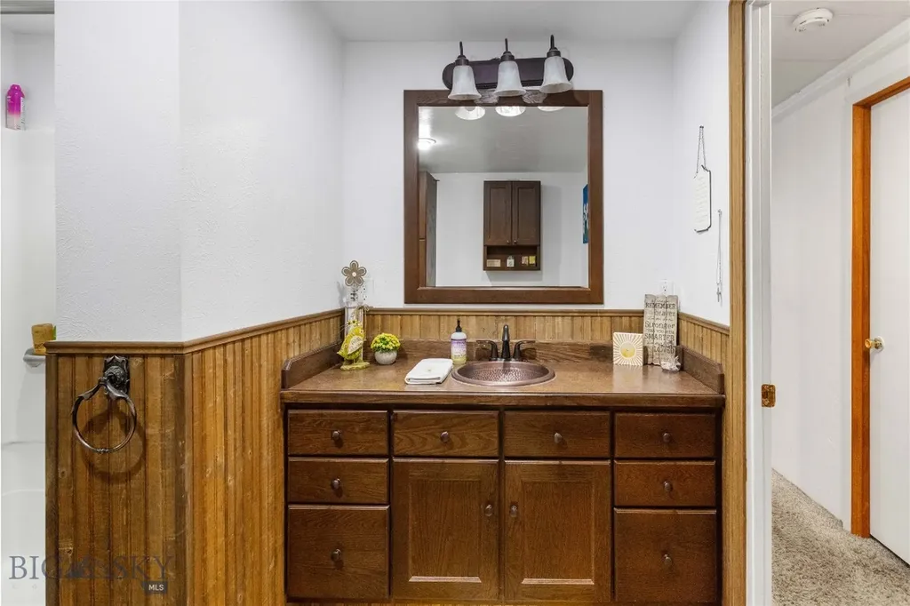 2530 Kossuth Butte MT 59701