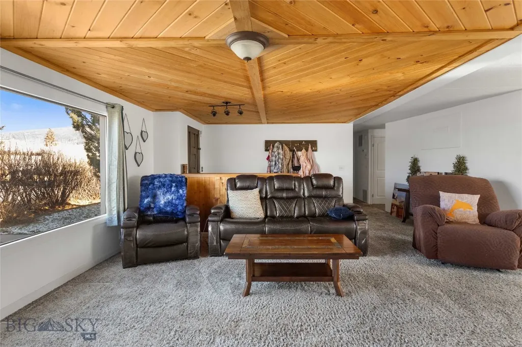 2530 Kossuth Butte MT 59701