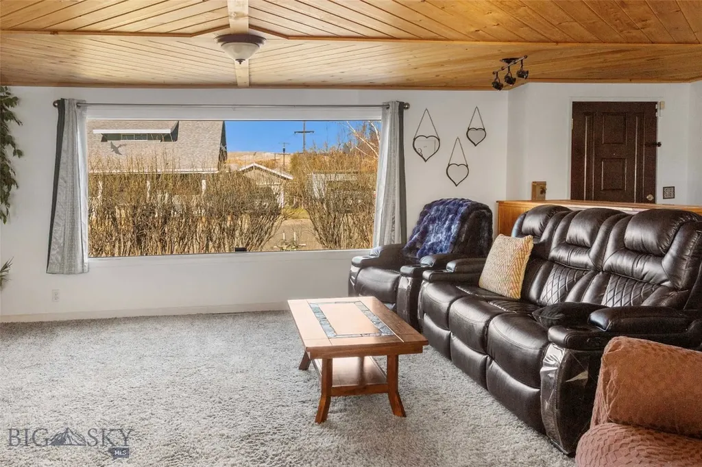2530 Kossuth Butte MT 59701